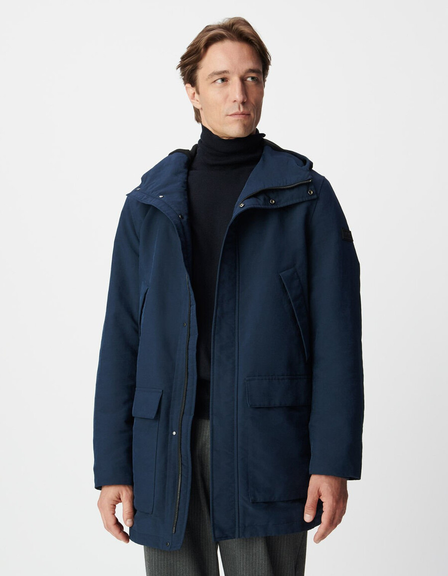 parka azul marino con cuatro bolsillos y forro polar para hombre