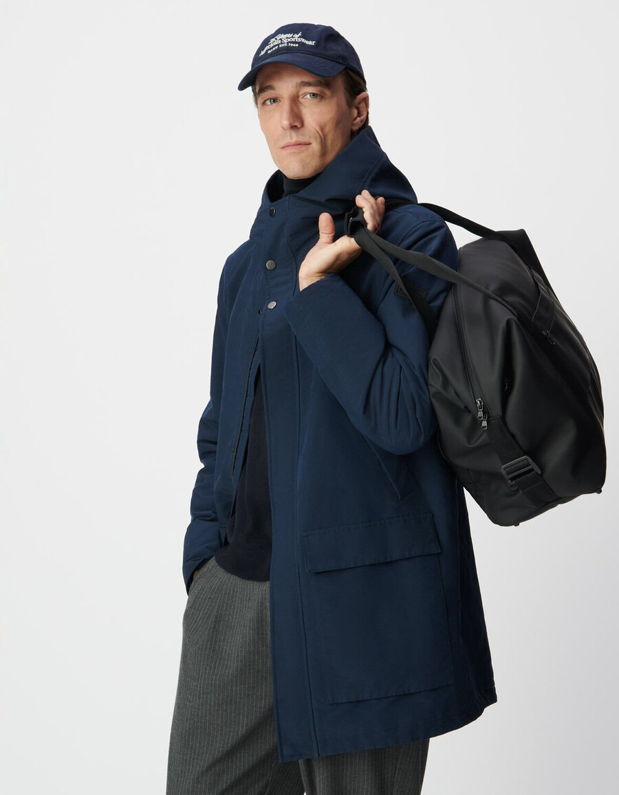 parka azul marino con cuatro bolsillos y forro polar para hombre