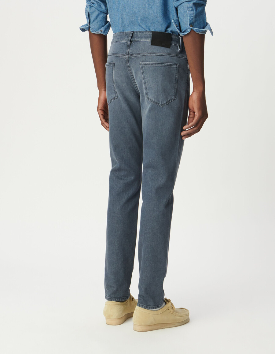 vaqueros ajustados de color gris azulado para hombre