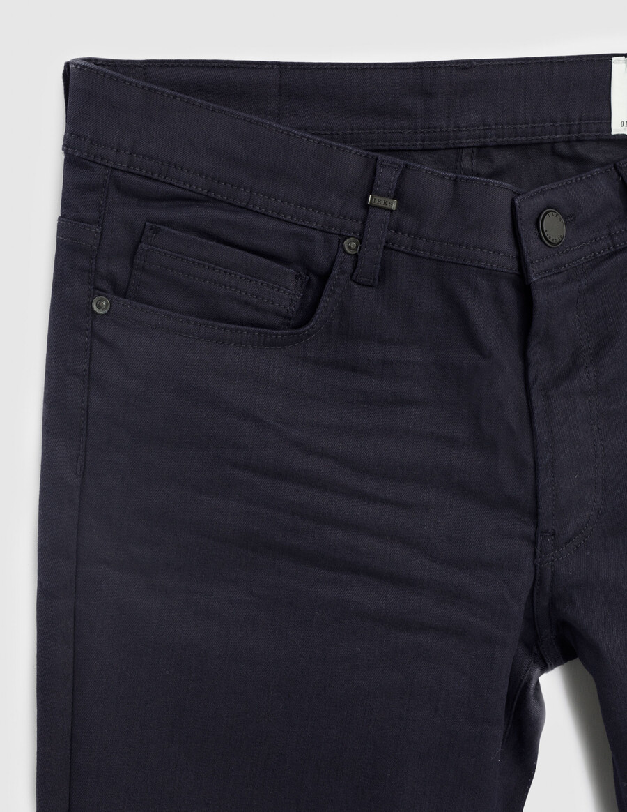 vaqueros azul marino ajustados para hombre