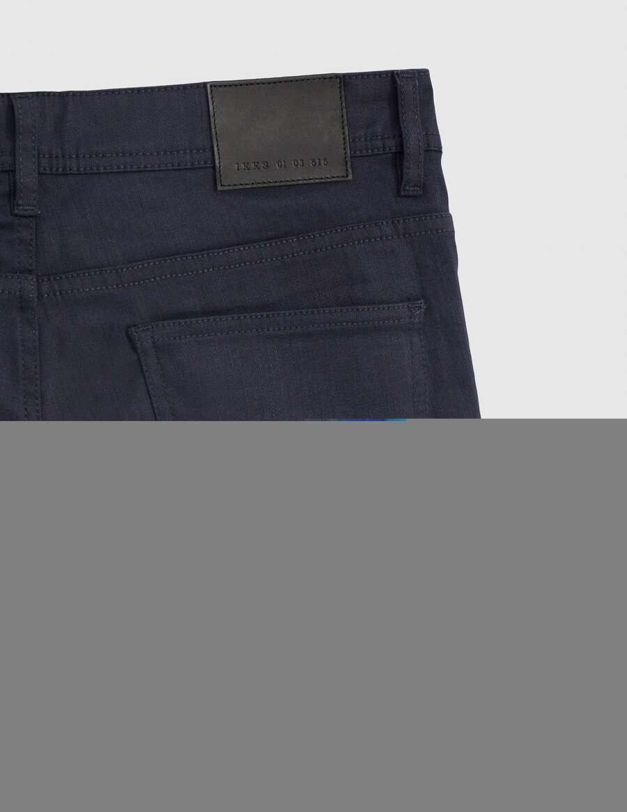 vaqueros azul marino ajustados para hombre