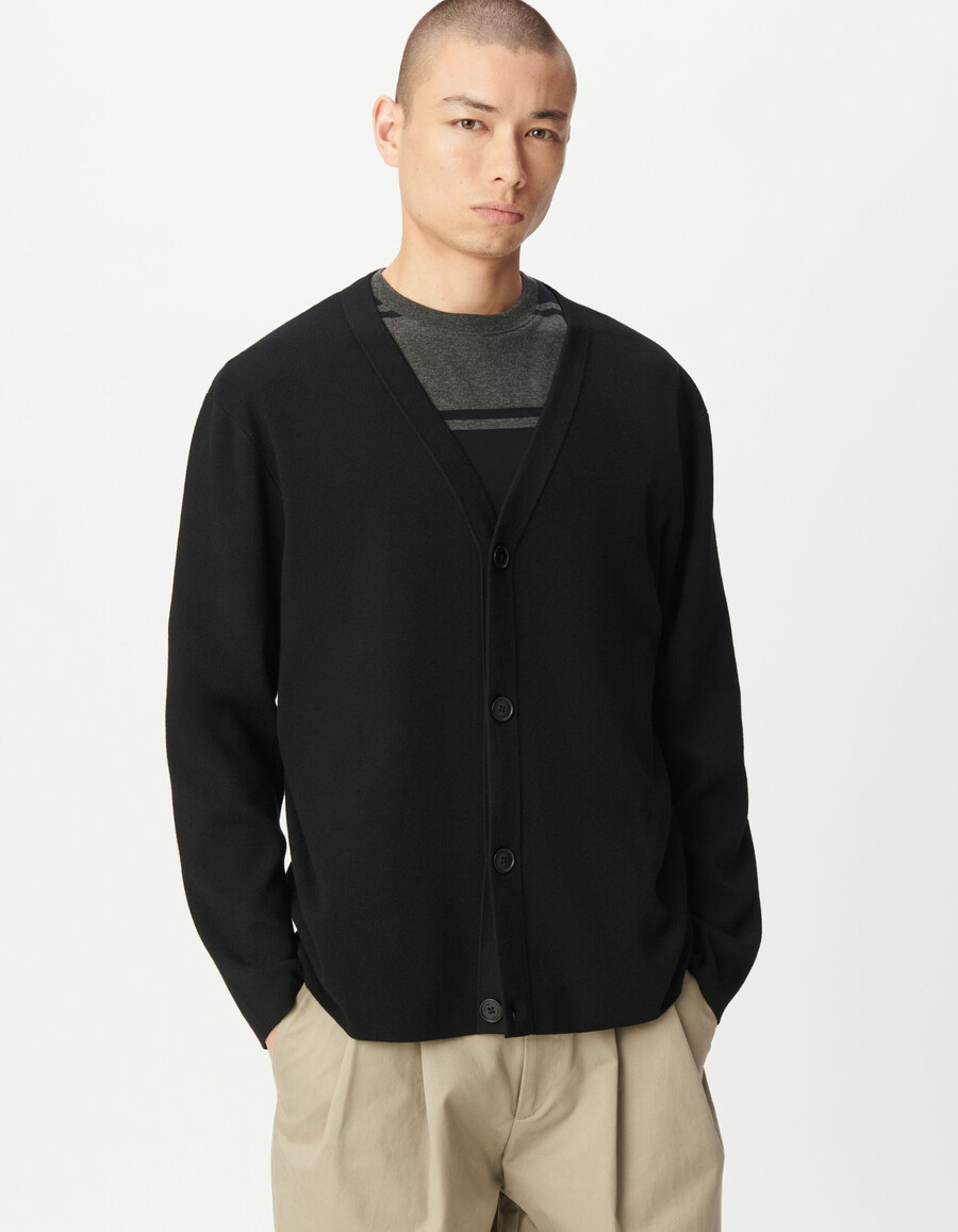 cárdigan de punto negro con botones para hombre