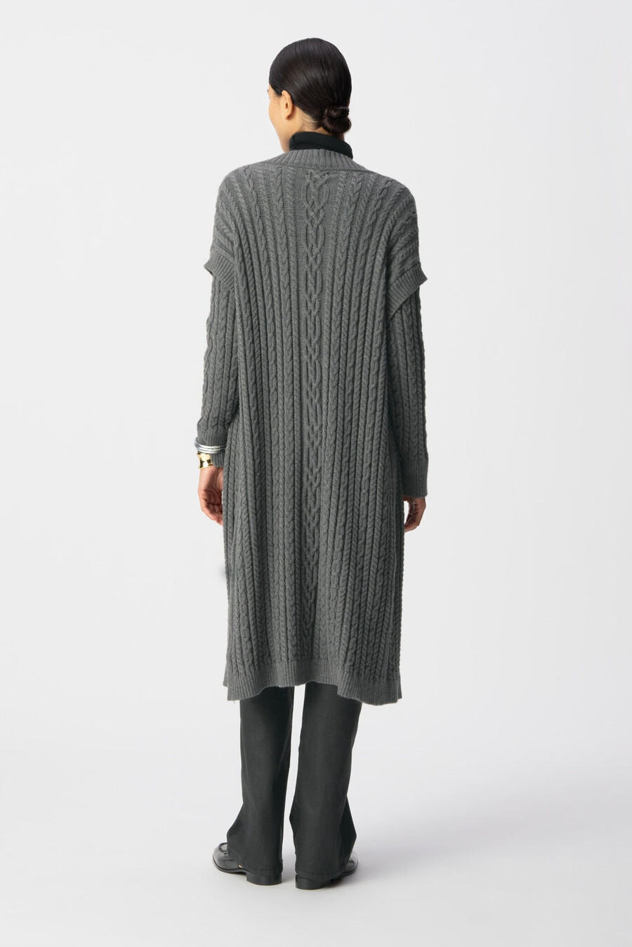cárdigan largo de punto trenzado gris para mujer