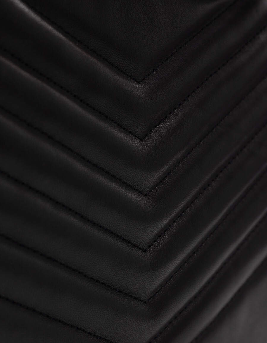 bolso 1440 piel negra tachuelas talla mediana mujer