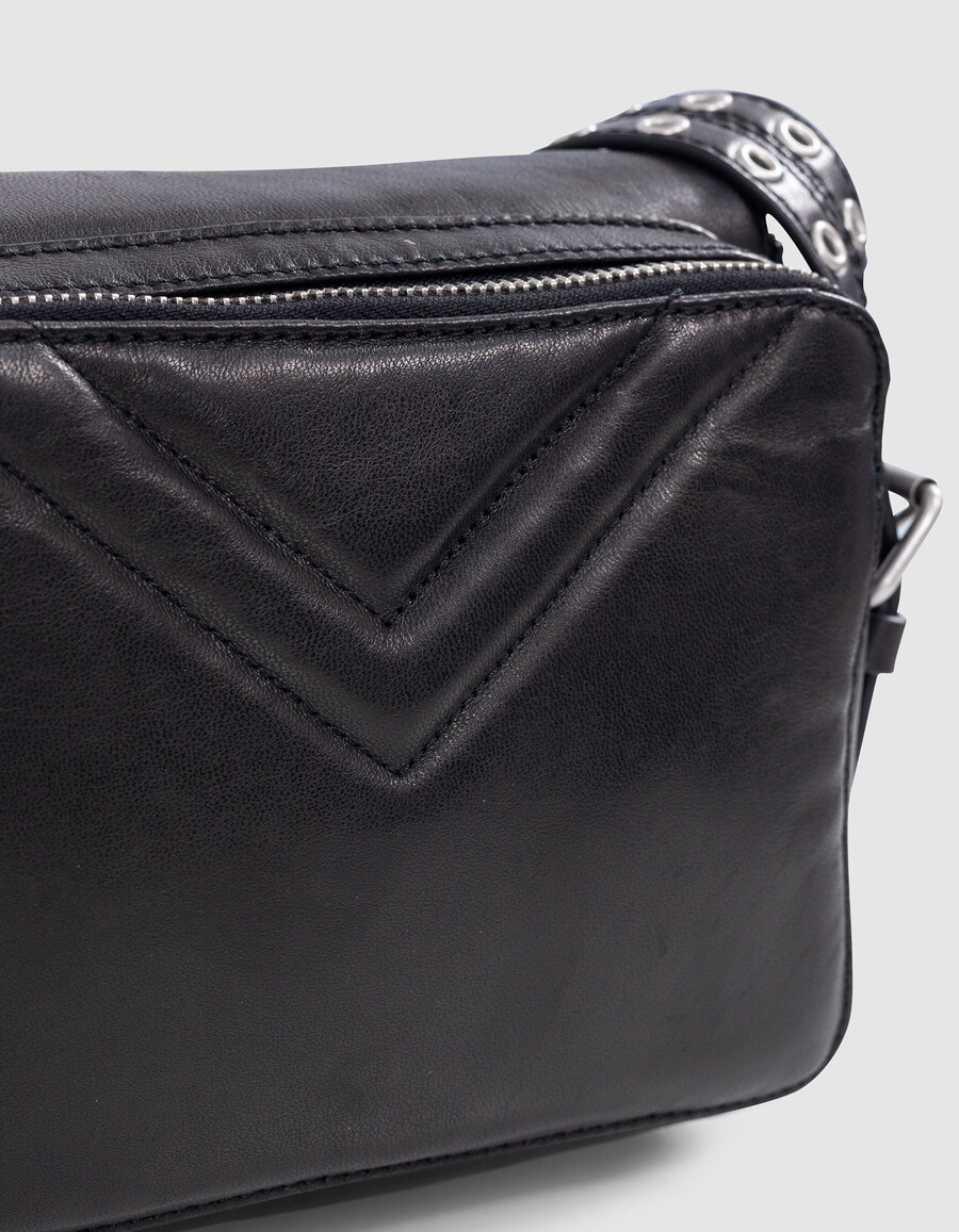 bolso 1440 steward de piel negra con acolchado de espiga para mujer