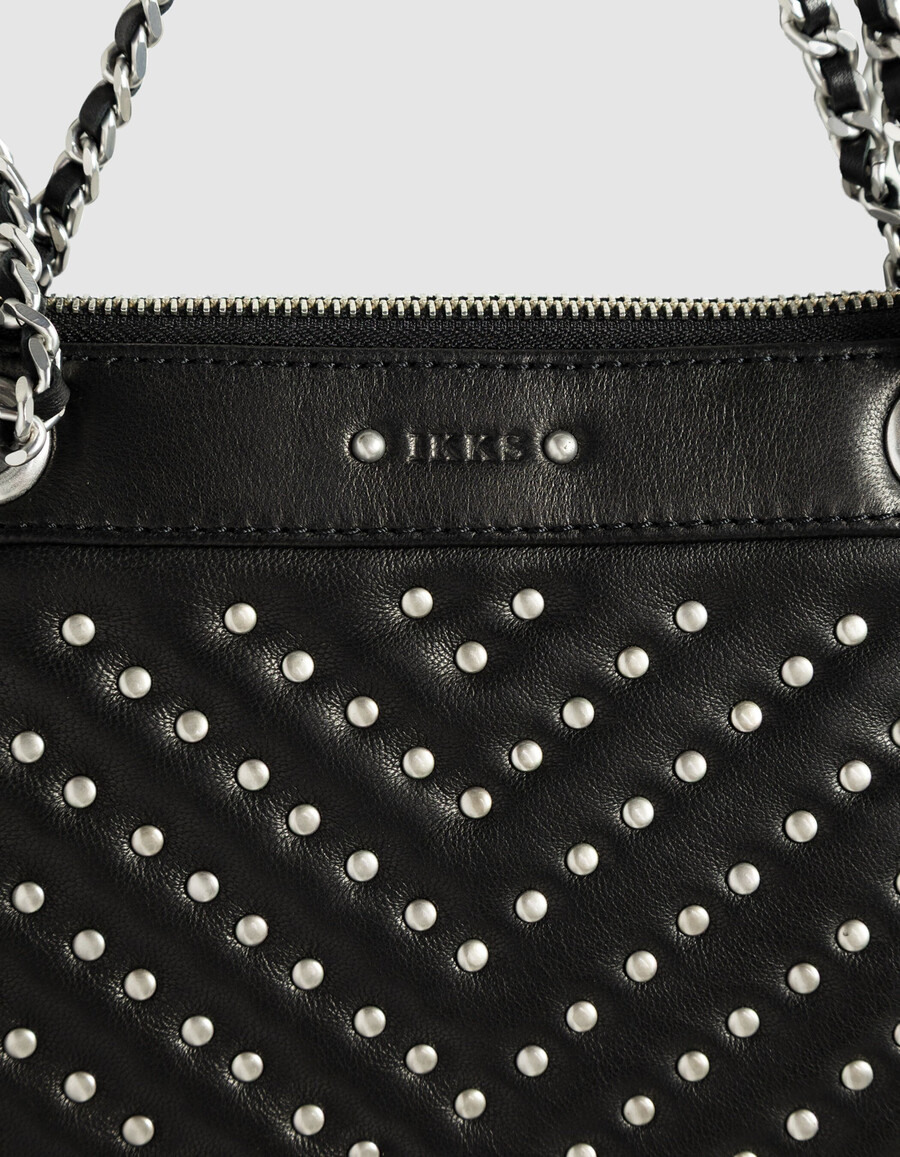 clutch reporter 1440 de piel acolchada con tachuelas en negro para mujer