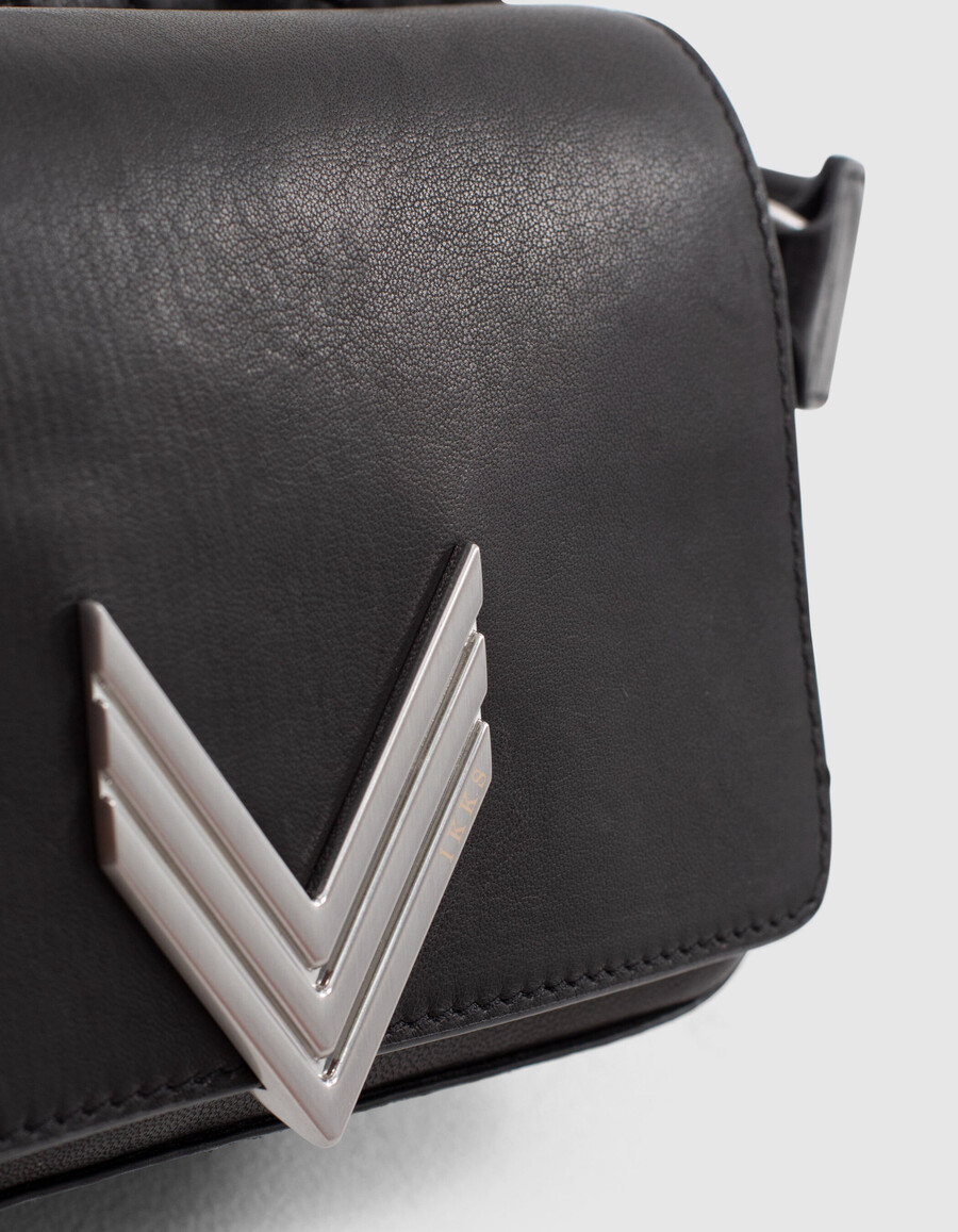bolso romy 111 cuero negro metalleries plata mujer