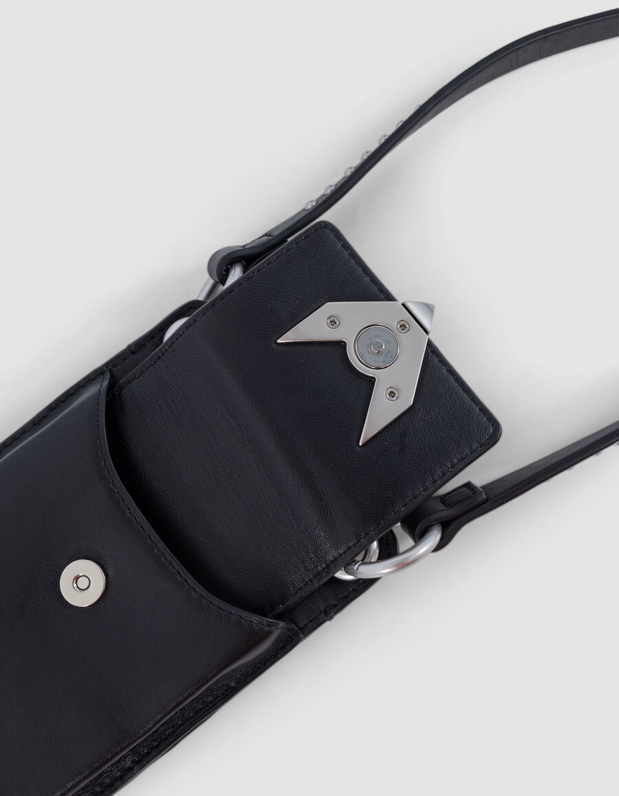 bolso para teléfono 111 de piel negra con correa para el hombro y tachuelas para mujer
