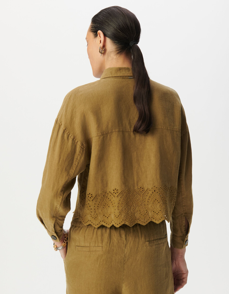 camisa corta de lino bordada color caqui para mujer