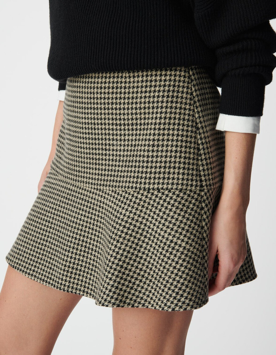 falda corta beige de pata de gallo para mujer