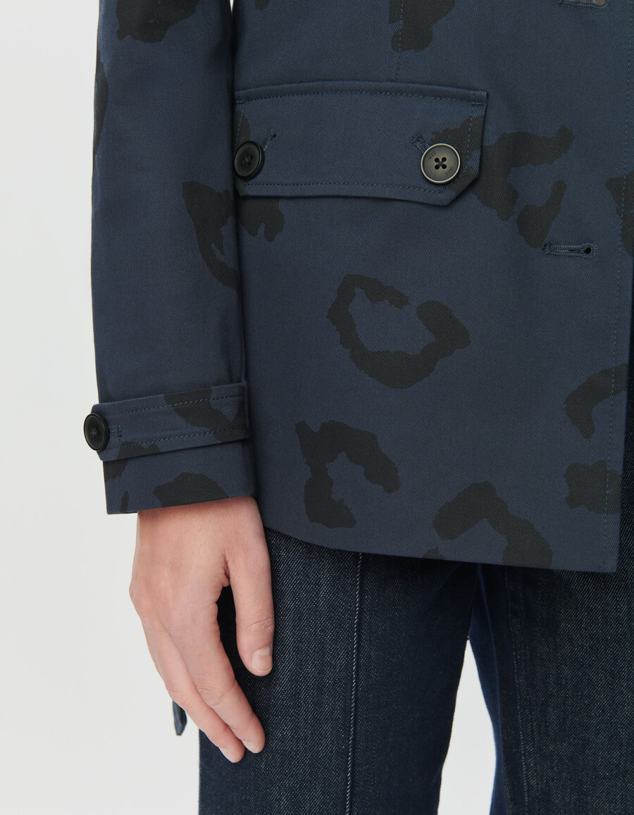 chaqueta safari azul marino para mujer con estampado de jaguar