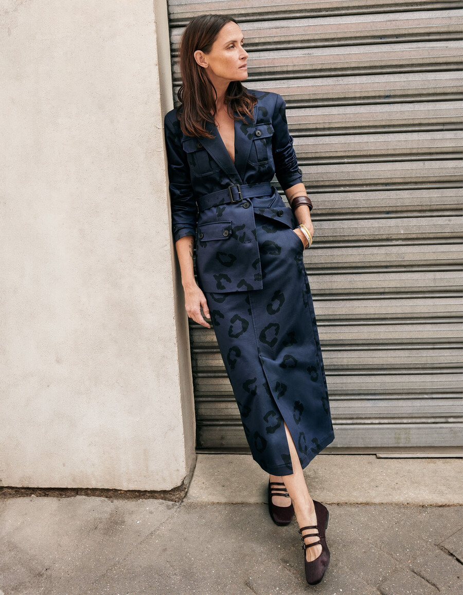 chaqueta safari azul marino para mujer con estampado de jaguar