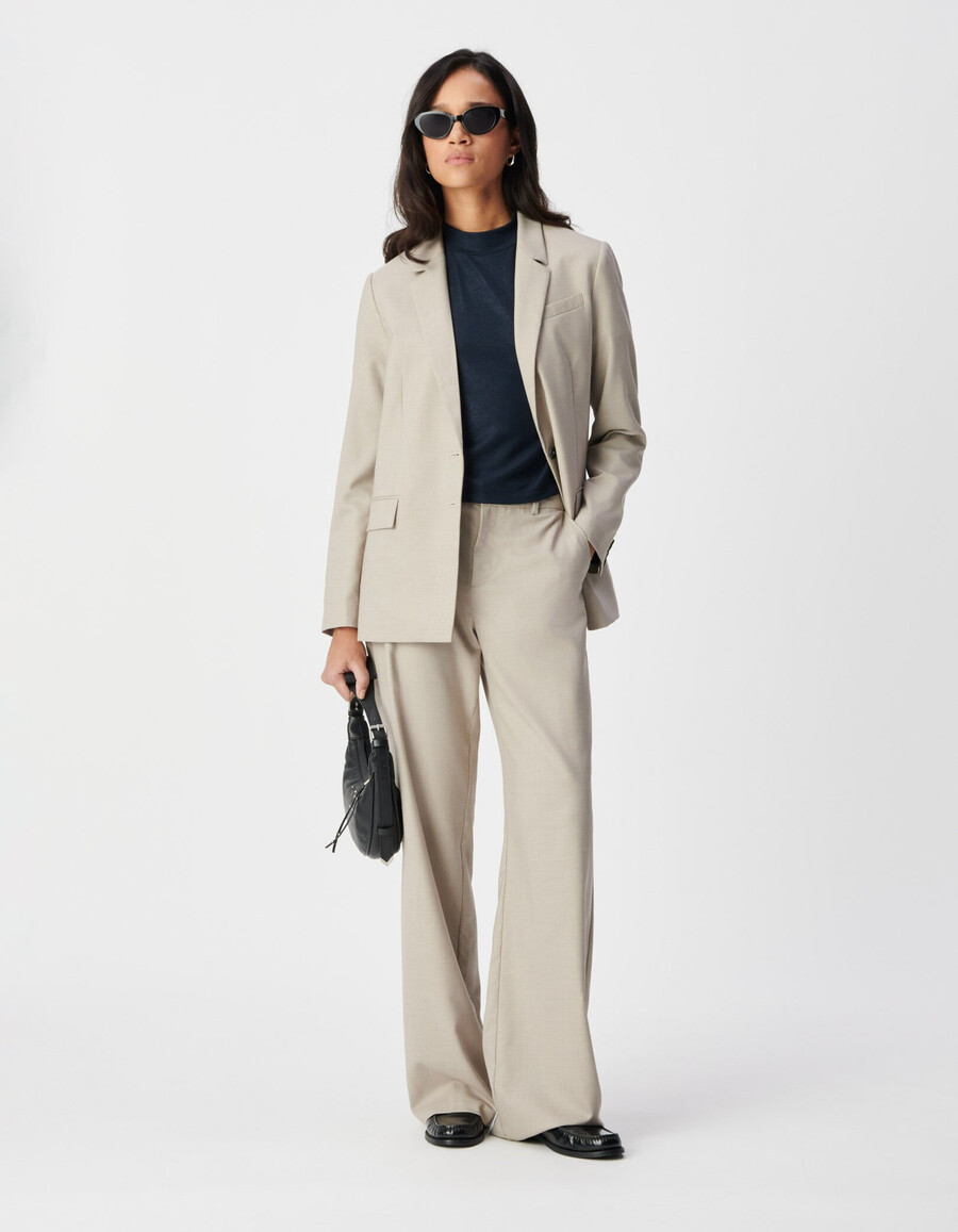 chaqueta de traje beige para mujer