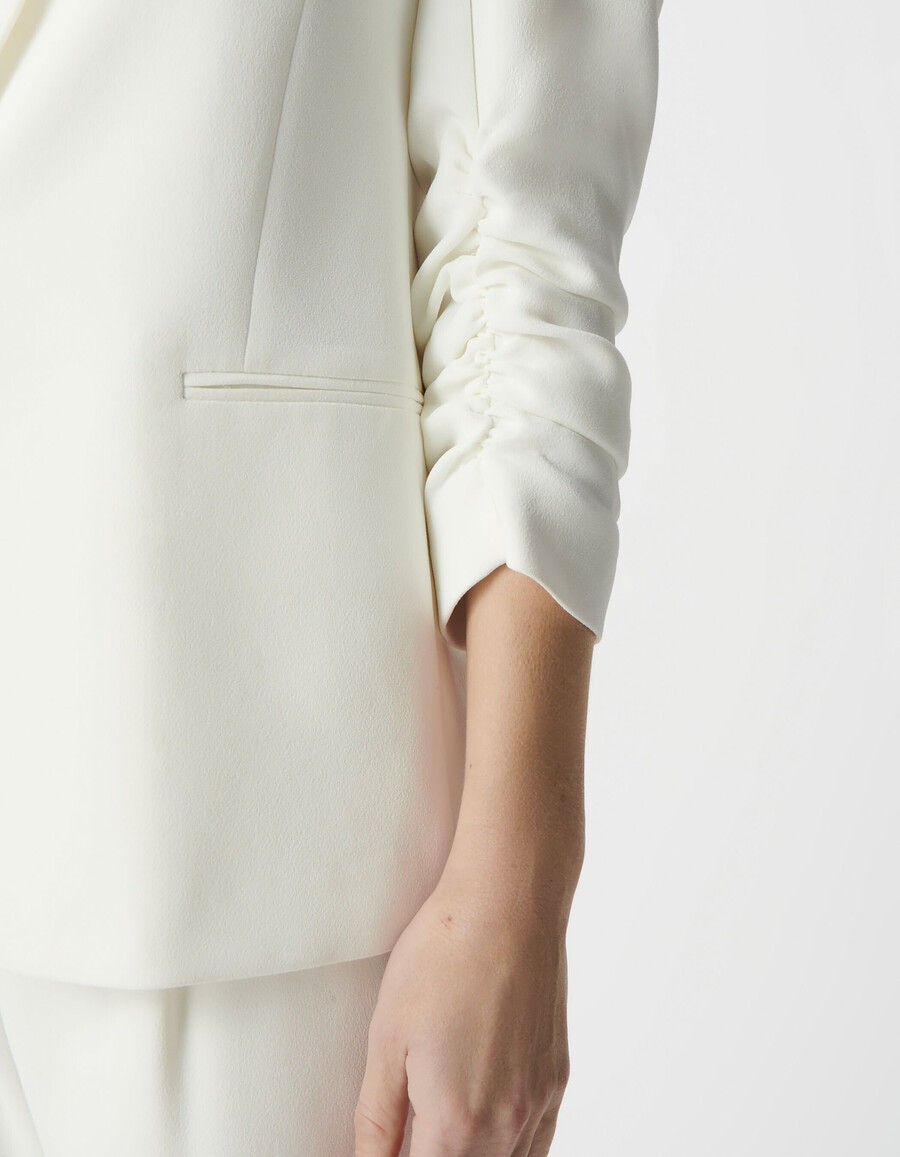chaqueta de traje reciclada en blanco roto para mujer