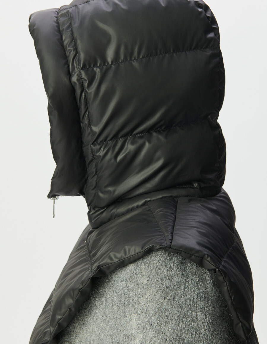 chaqueta acolchada de nailon negra con capucha para mujer