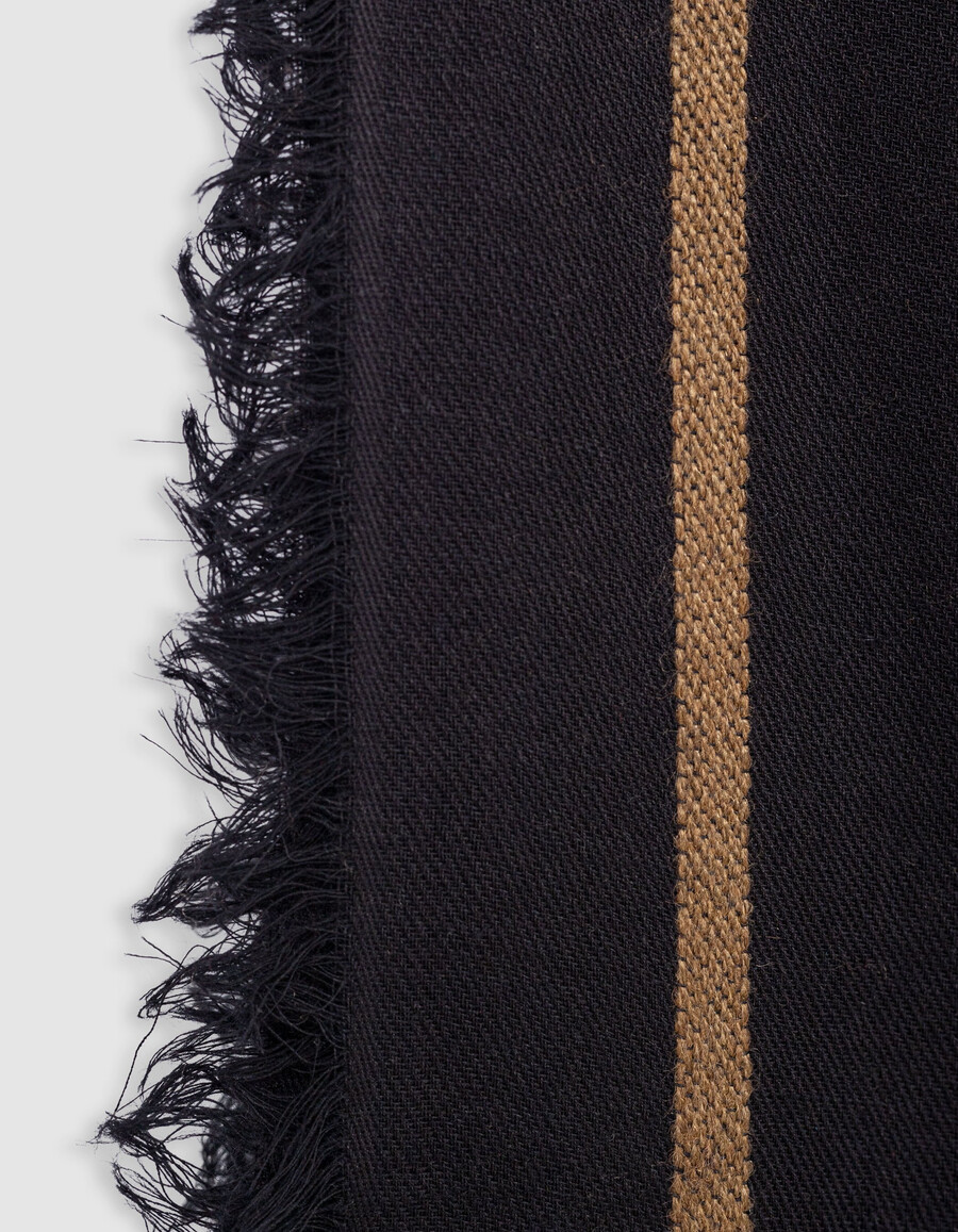 bufanda jacquard negra estampada de calaveras camel mujer