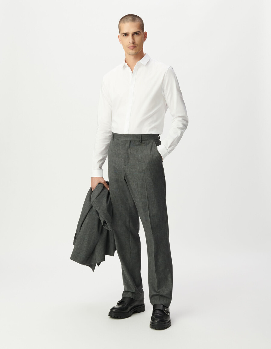 camisa blanca ajustada de algodón orgánico con botones ocultos para hombre