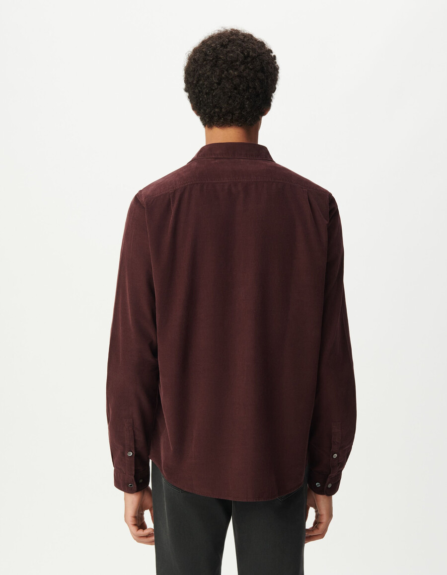 camisa regular de pana de algodón orgánico color ciruela para hombre