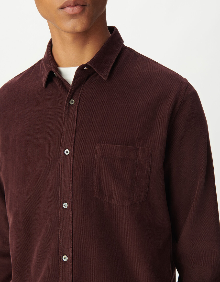 camisa regular de pana de algodón orgánico color ciruela para hombre