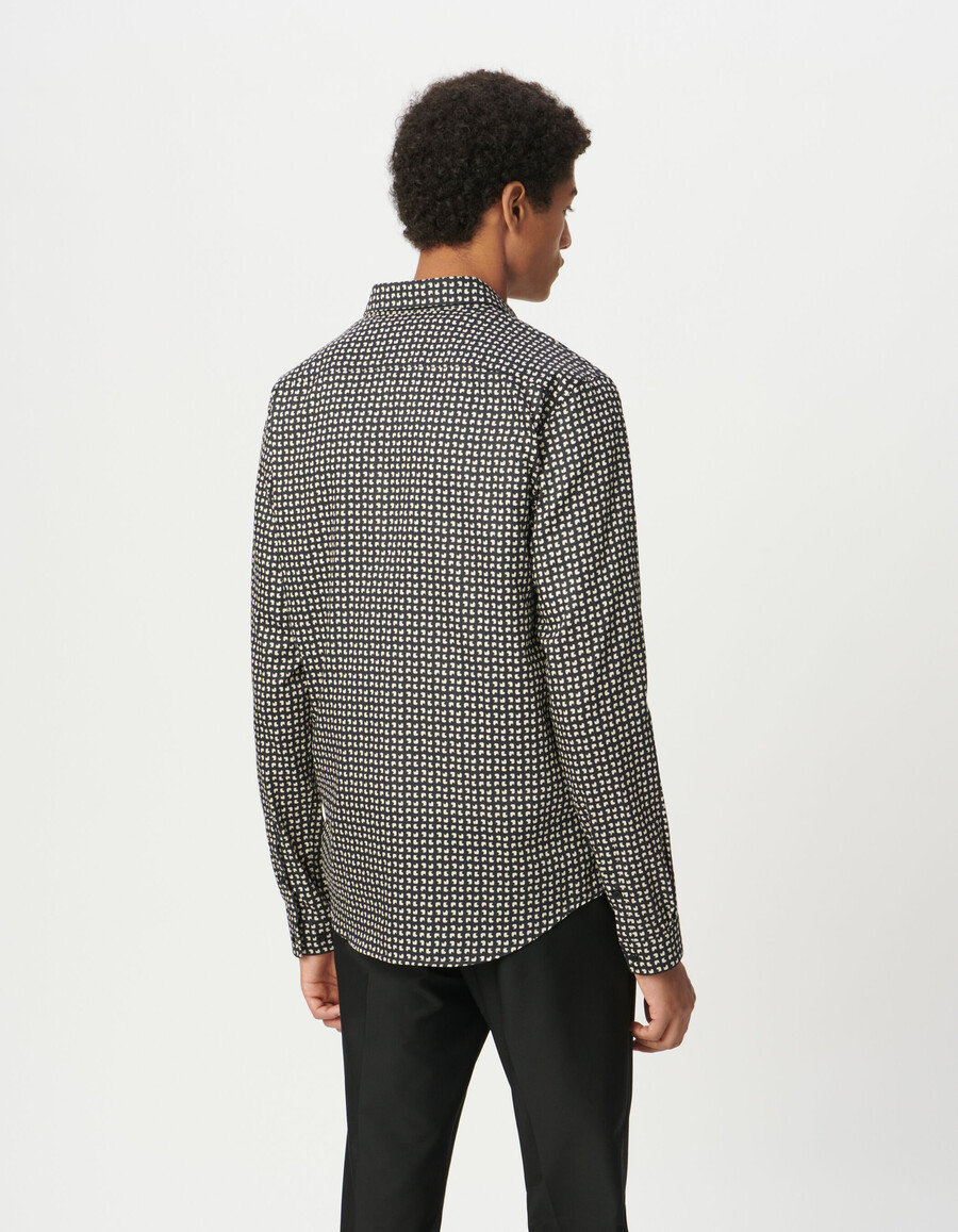 camisa ajustada de algodón orgánico azul marino para hombre con estampado minimalista