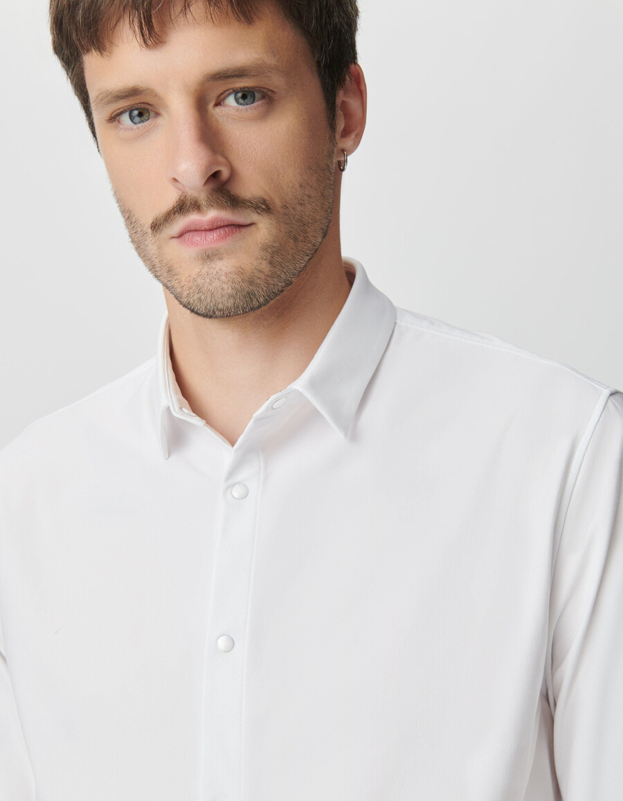 camisa blanca de punto de fácil cuidado para hombre