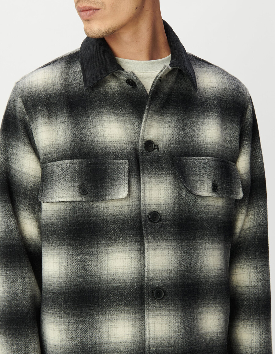 camisa de cuadros grises con cuello de terciopelo para hombre
