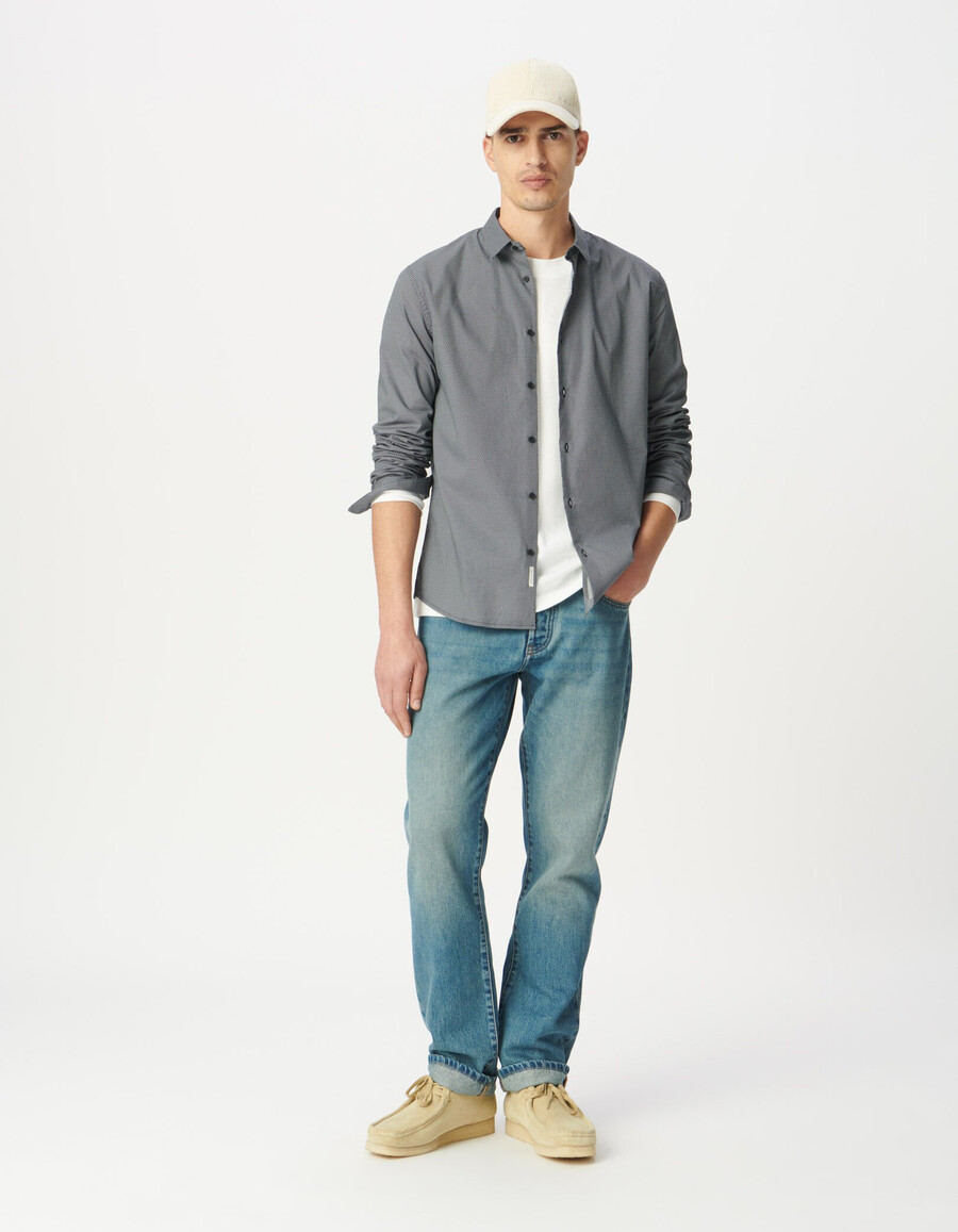 camisa ajustada azul marino para hombre con estampado minimalista