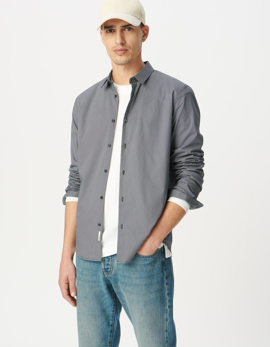 camisa ajustada azul marino para hombre con estampado minimalista