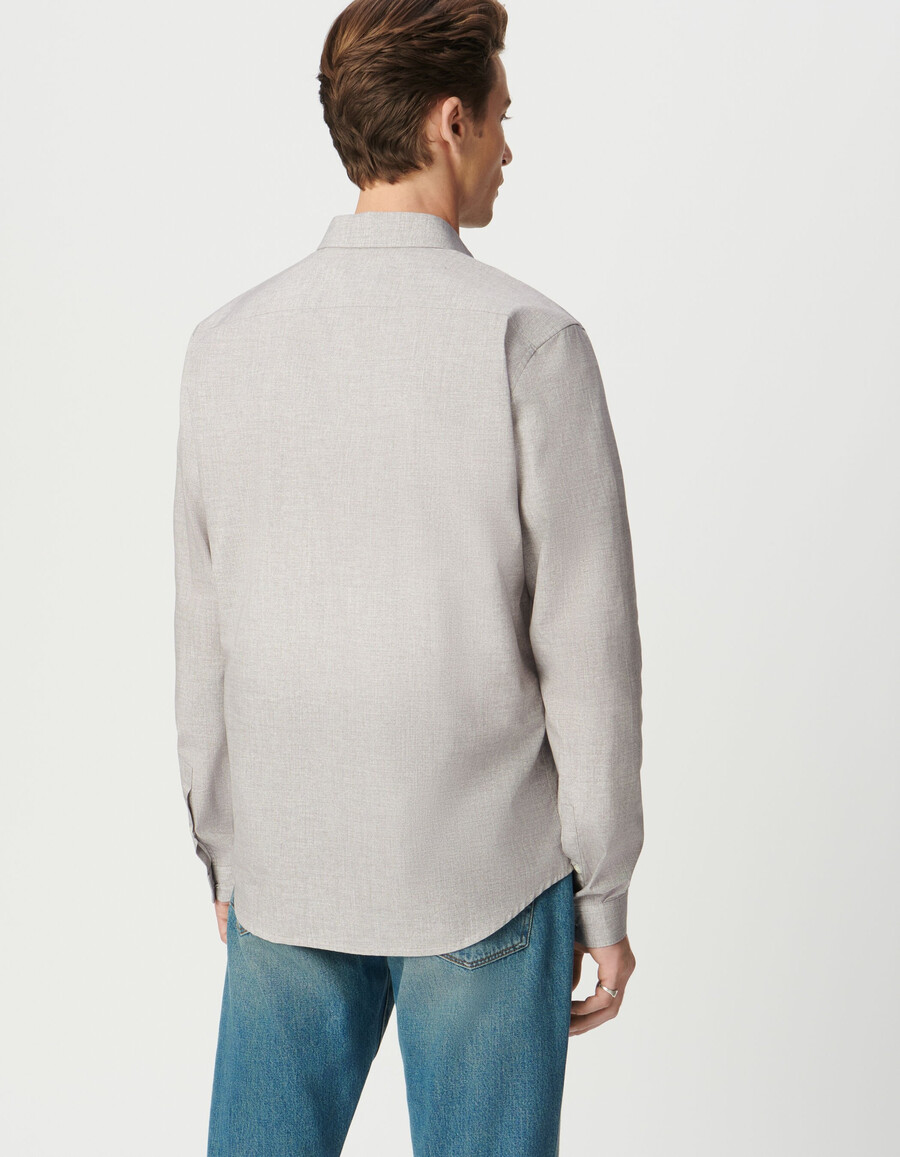 camisa minimalista de algodón orgánico entallada con estampado de chevron para hombre
