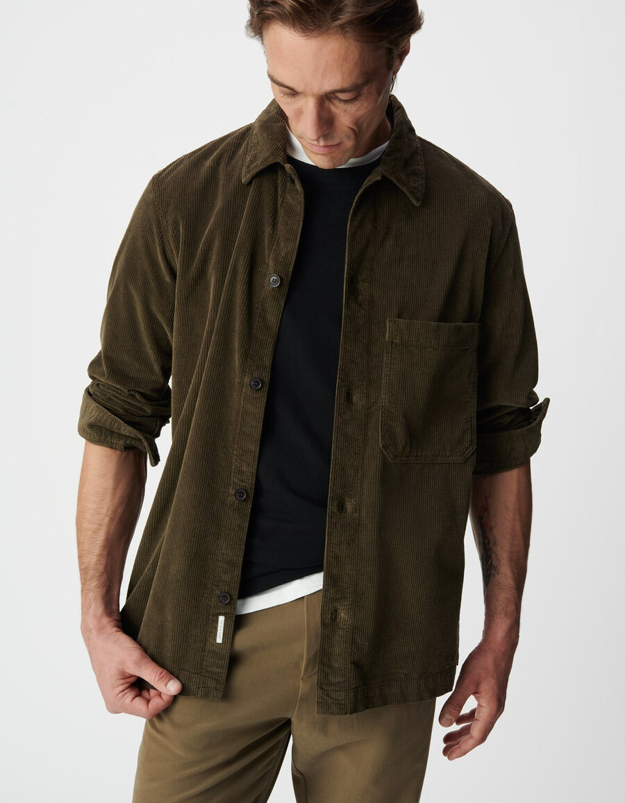 camisa maxi de pana color caqui con bolsillo para hombre