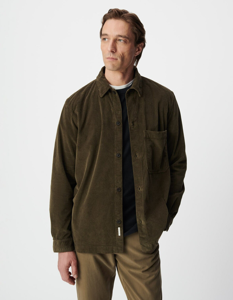 camisa maxi de pana color caqui con bolsillo para hombre