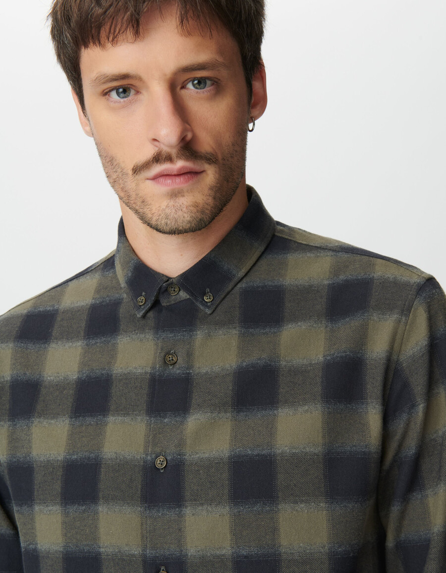 camisa ajustada a cuadros caqui y negra para hombre