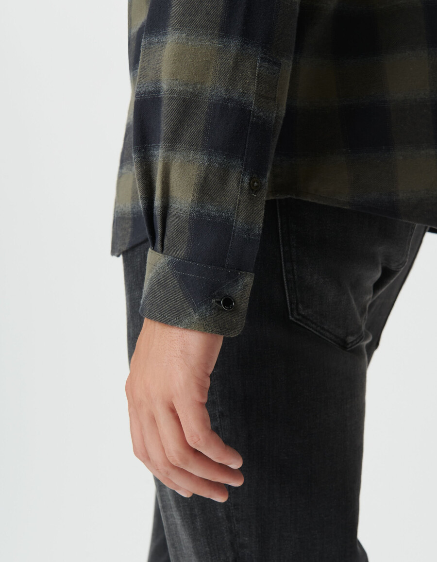camisa ajustada a cuadros caqui y negra para hombre