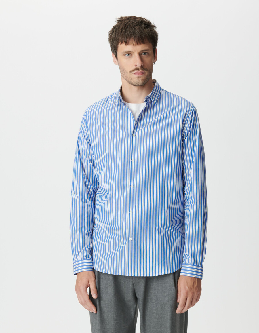 camisa ajustada con estampado de rayas azules para hombre