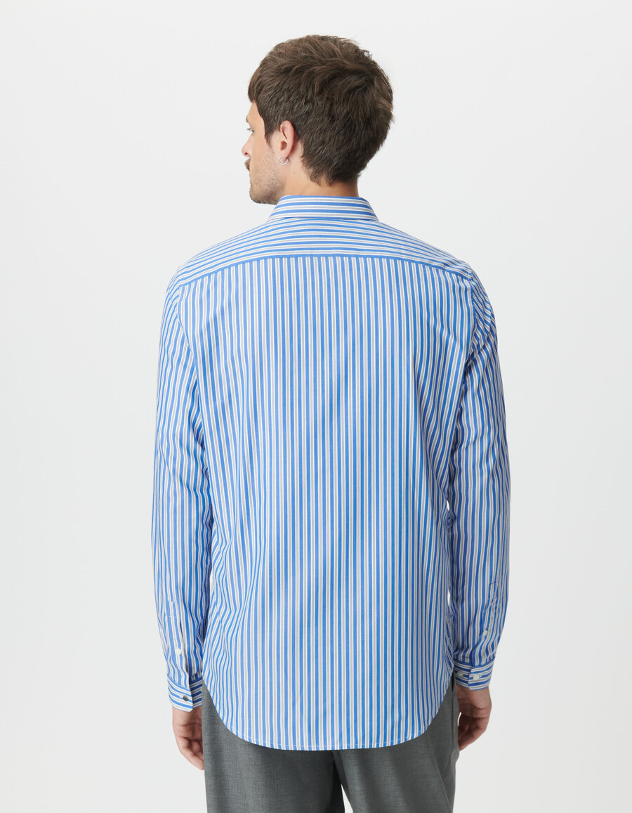 camisa ajustada con estampado de rayas azules para hombre