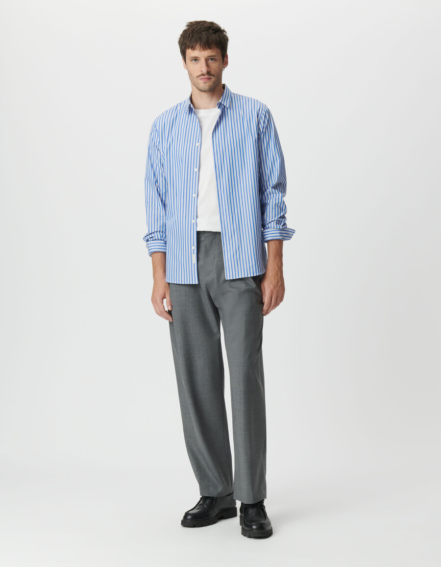 camisa ajustada con estampado de rayas azules para hombre