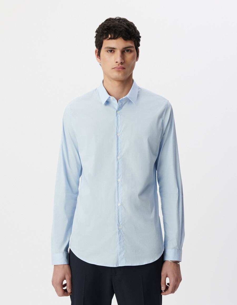 camisa ajustada de rayas finas azul cielo para hombre