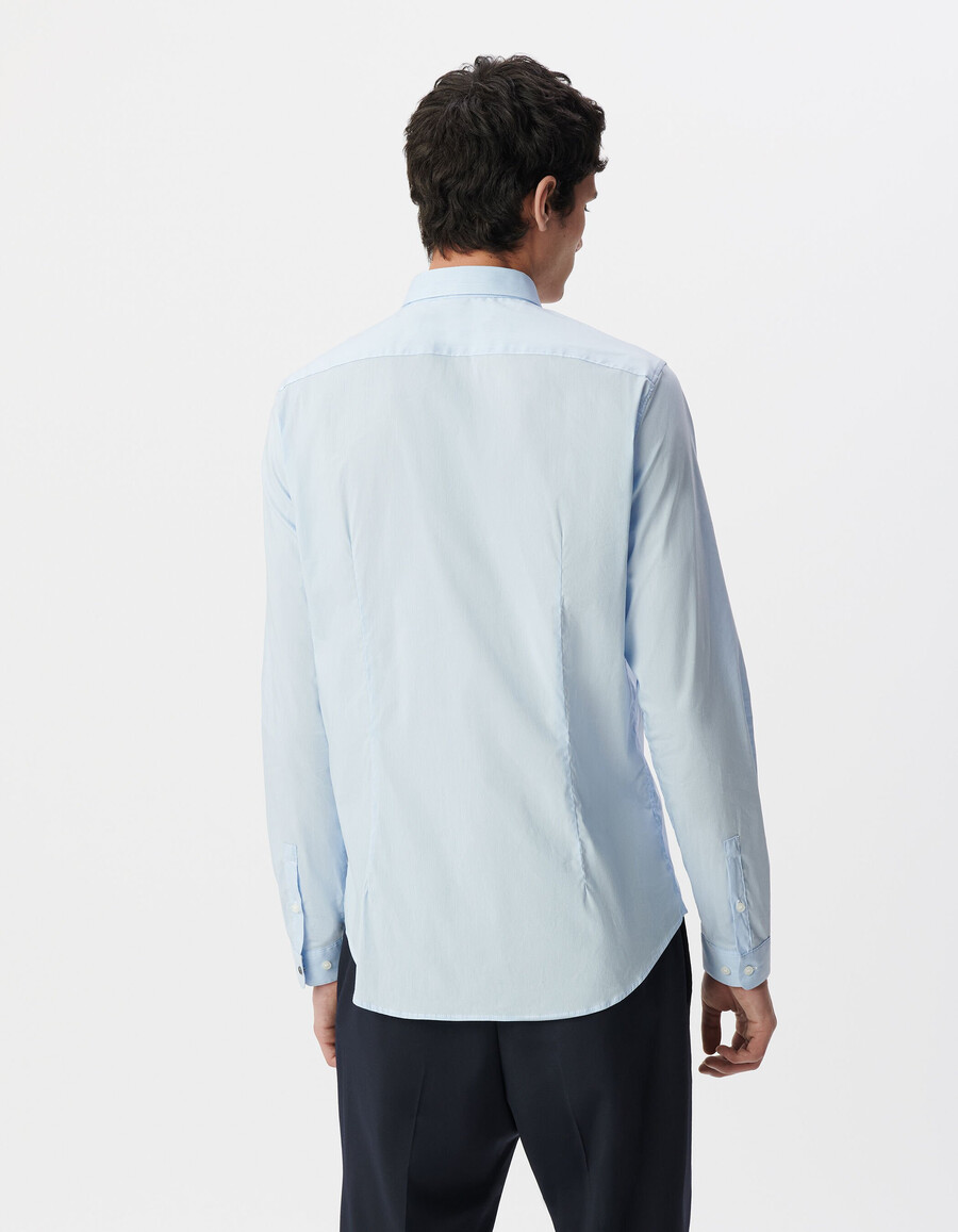 camisa ajustada de rayas finas azul cielo para hombre