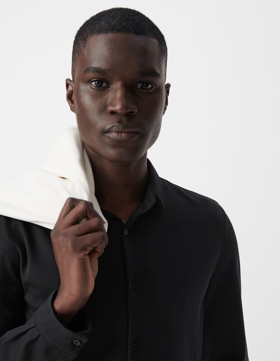 camisa regular de interlock negra para hombre