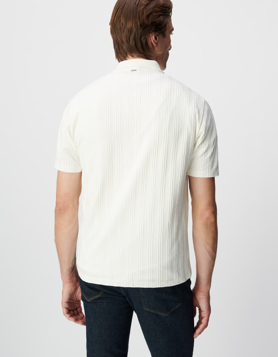 camisa ajustada de punto a rayas en blanco roto para hombre