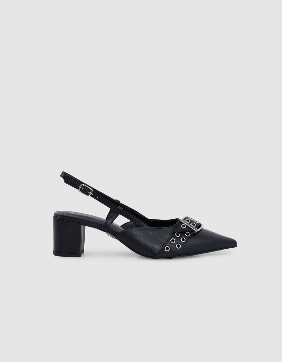 zapatos de salón de cuero negro con ojales y tira trasera para mujer