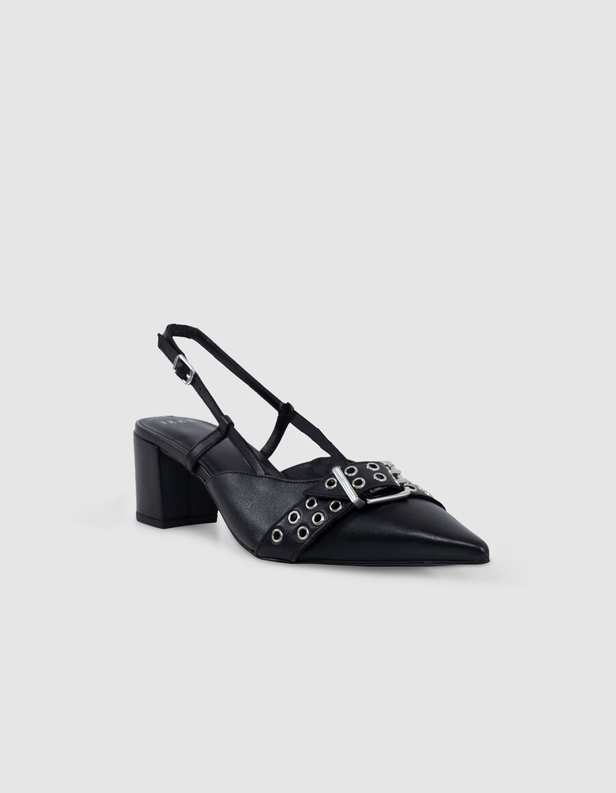 zapatos de salón de cuero negro con ojales y tira trasera para mujer