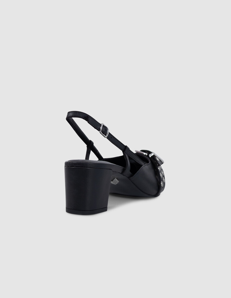 zapatos de salón de cuero negro con ojales y tira trasera para mujer
