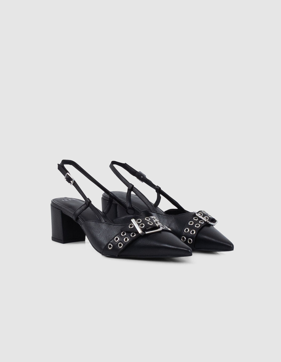zapatos de salón de cuero negro con ojales y tira trasera para mujer