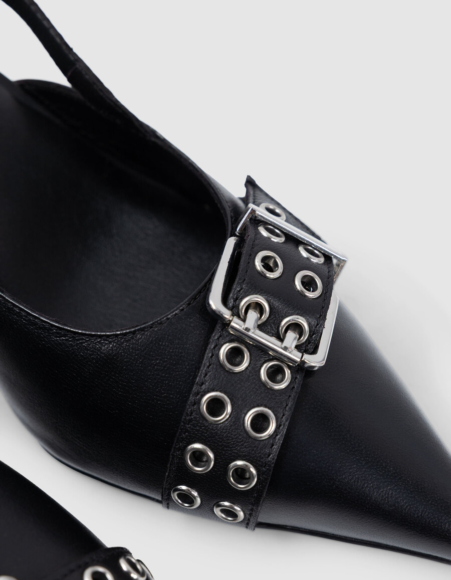 zapatos de salón de cuero negro con ojales y tira trasera para mujer