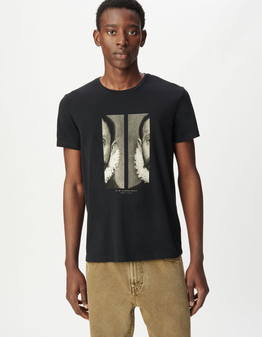 camiseta negra con retrato visual para hombre