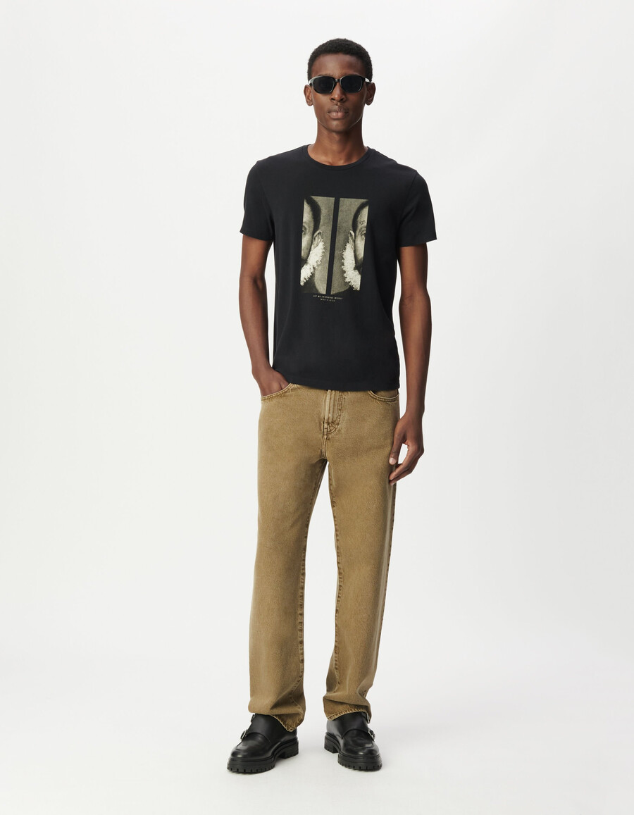 camiseta negra con retrato visual para hombre