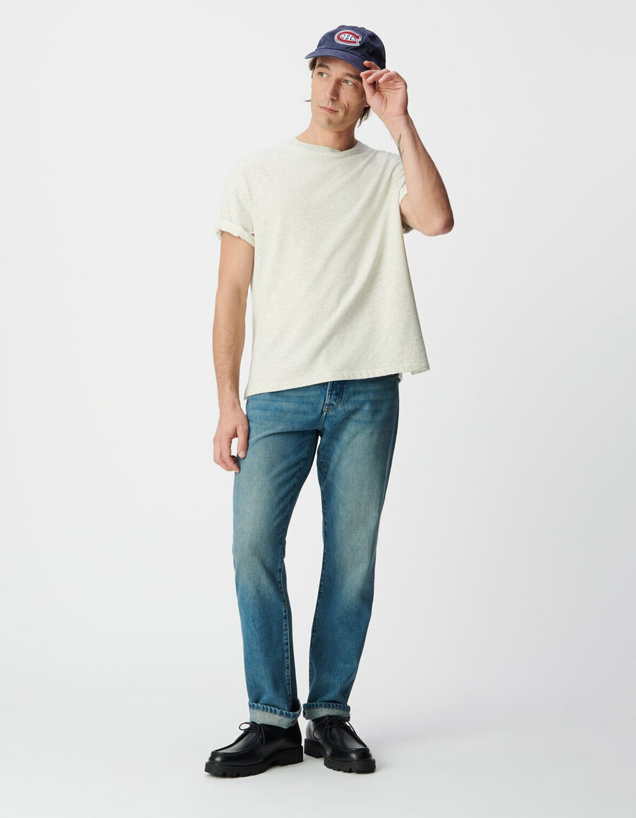 camiseta de manga corta de punto gris con diseño decorativo para hombre