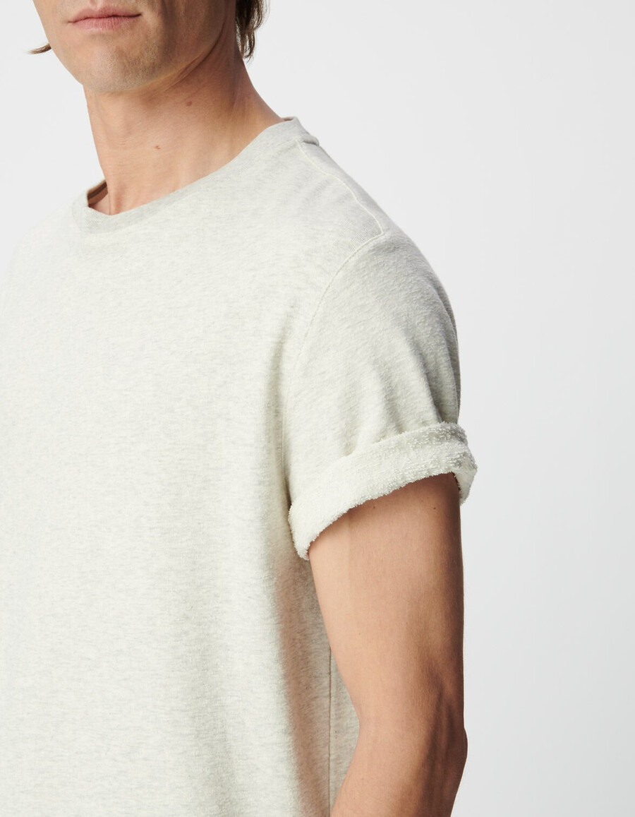 camiseta de manga corta de punto gris con diseño decorativo para hombre