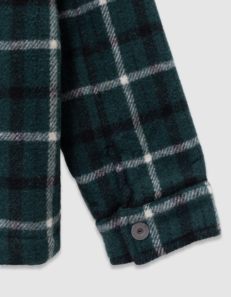 chaqueta tipo camisa con forro de piel y cuadros verdes para niño